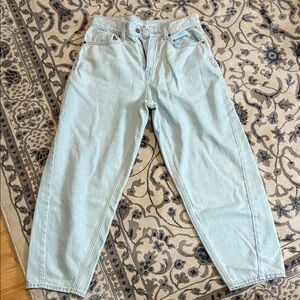High-Waist Light Wash Balloon Jeans - Pale Blue